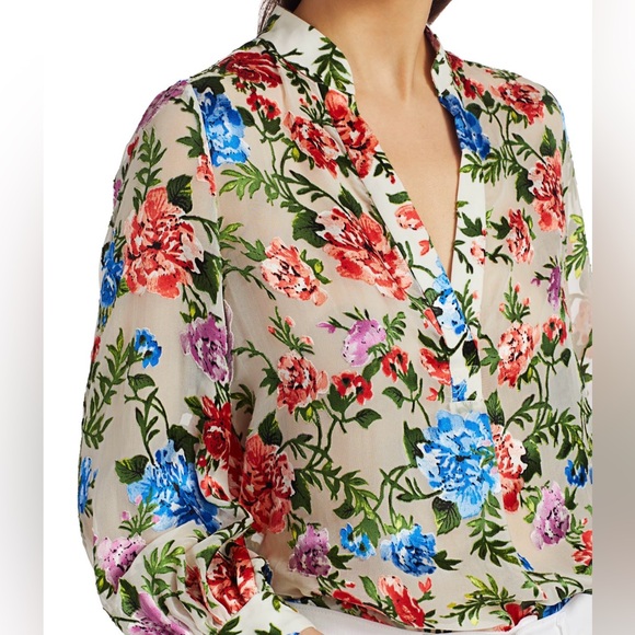 Alice + Olivia Tops - ✨ ALICE + OLIVIA Sheila Gardenia Blouson Sleeve Blouse 🌸